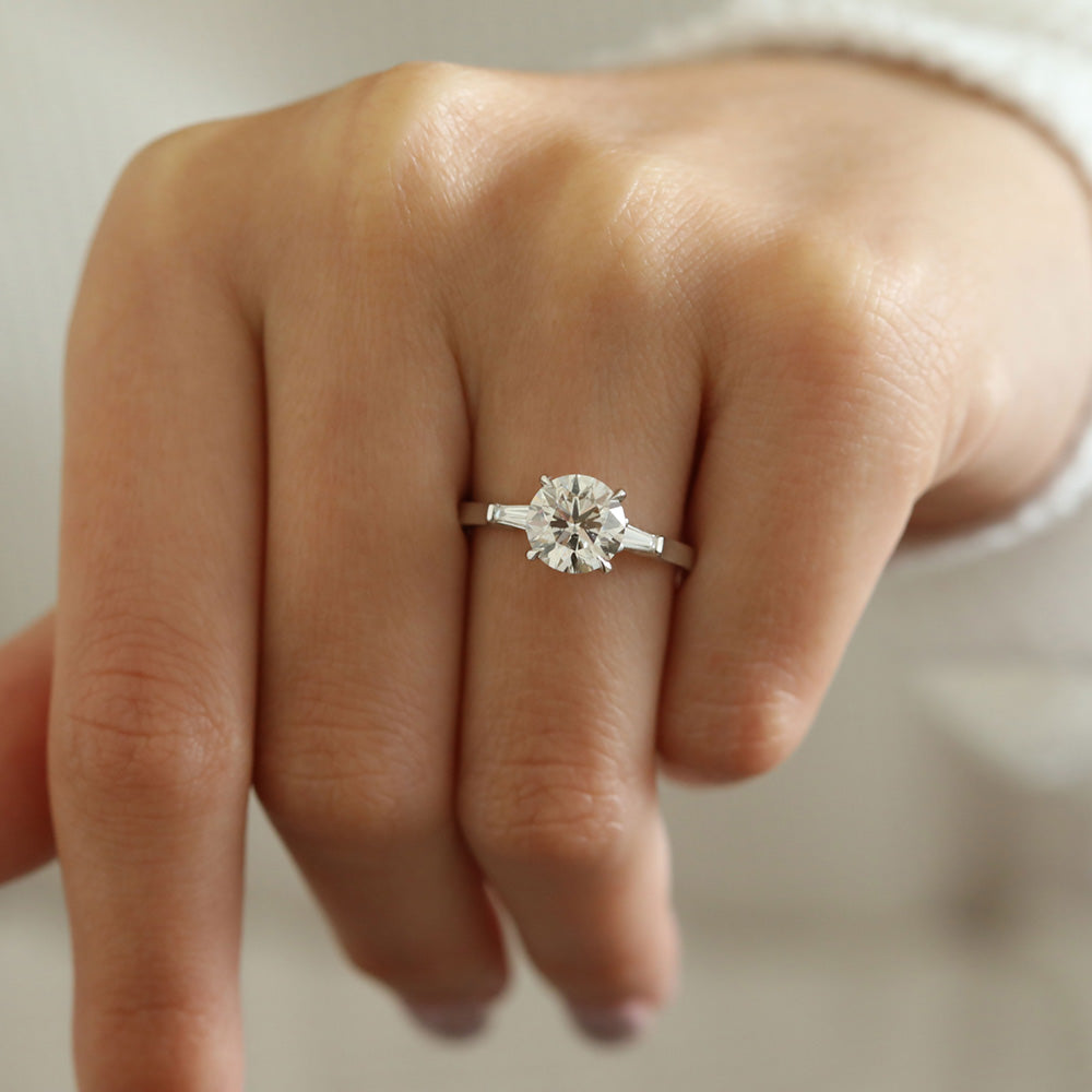 2.0 CT Round Moissanite Diamond Three Stones Engagement Ring