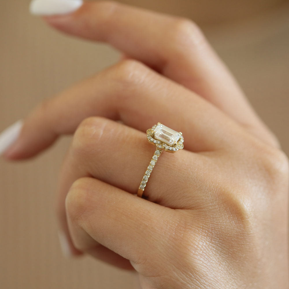 1.55 CT Emerald Moissanite Diamond Cluster Engagement Ring