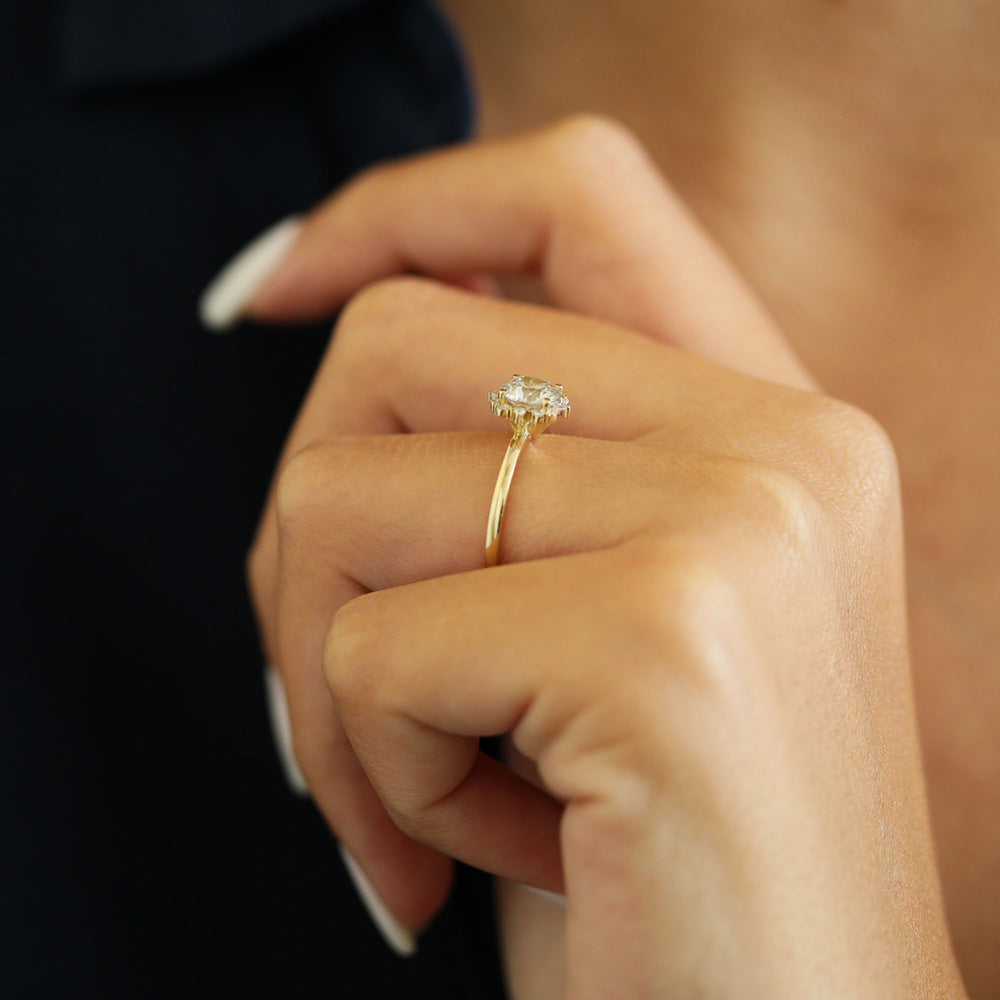 1.0 CT Round Moissanite Diamond Cluster Engagement Ring