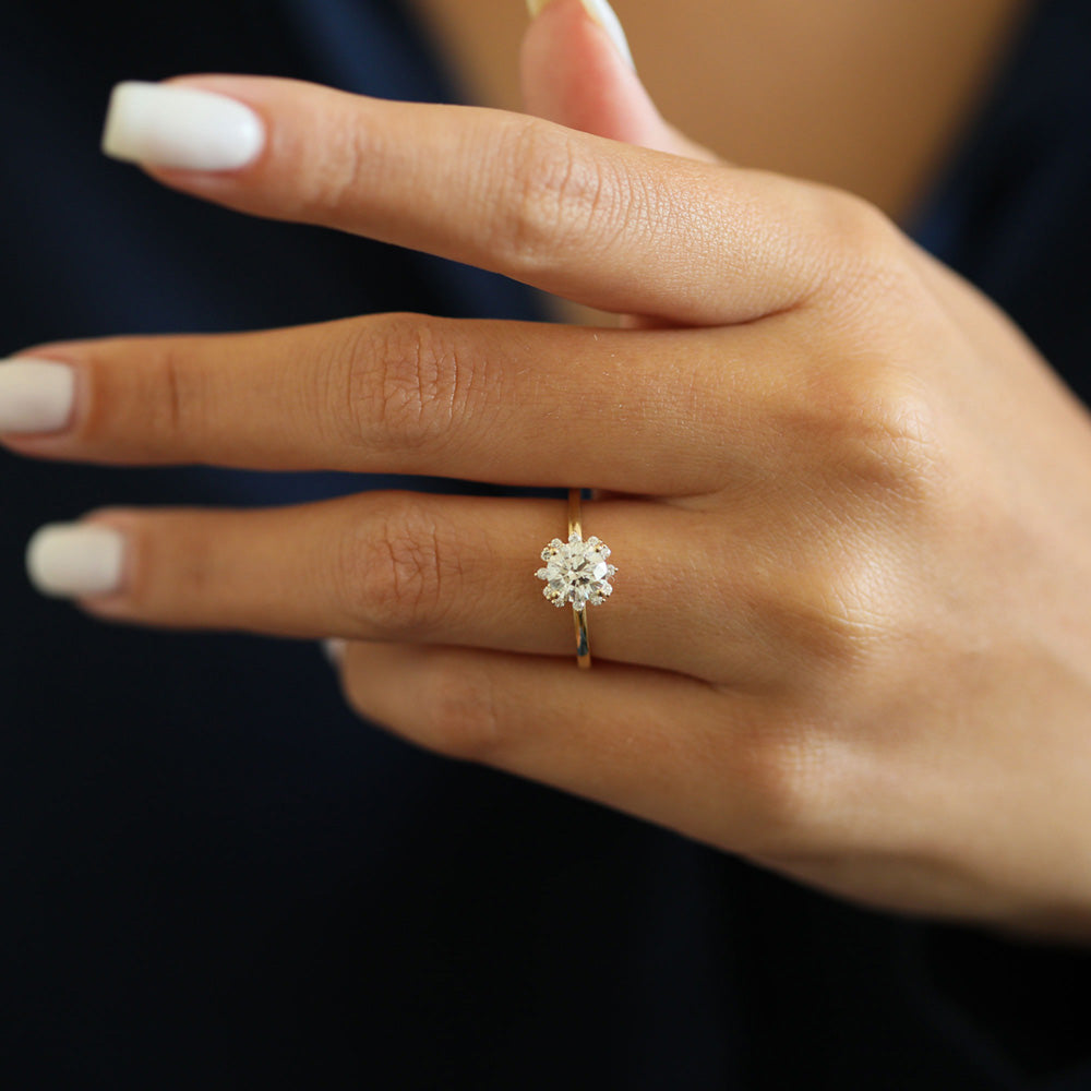 1.0 CT Round Moissanite Diamond Cluster Engagement Ring
