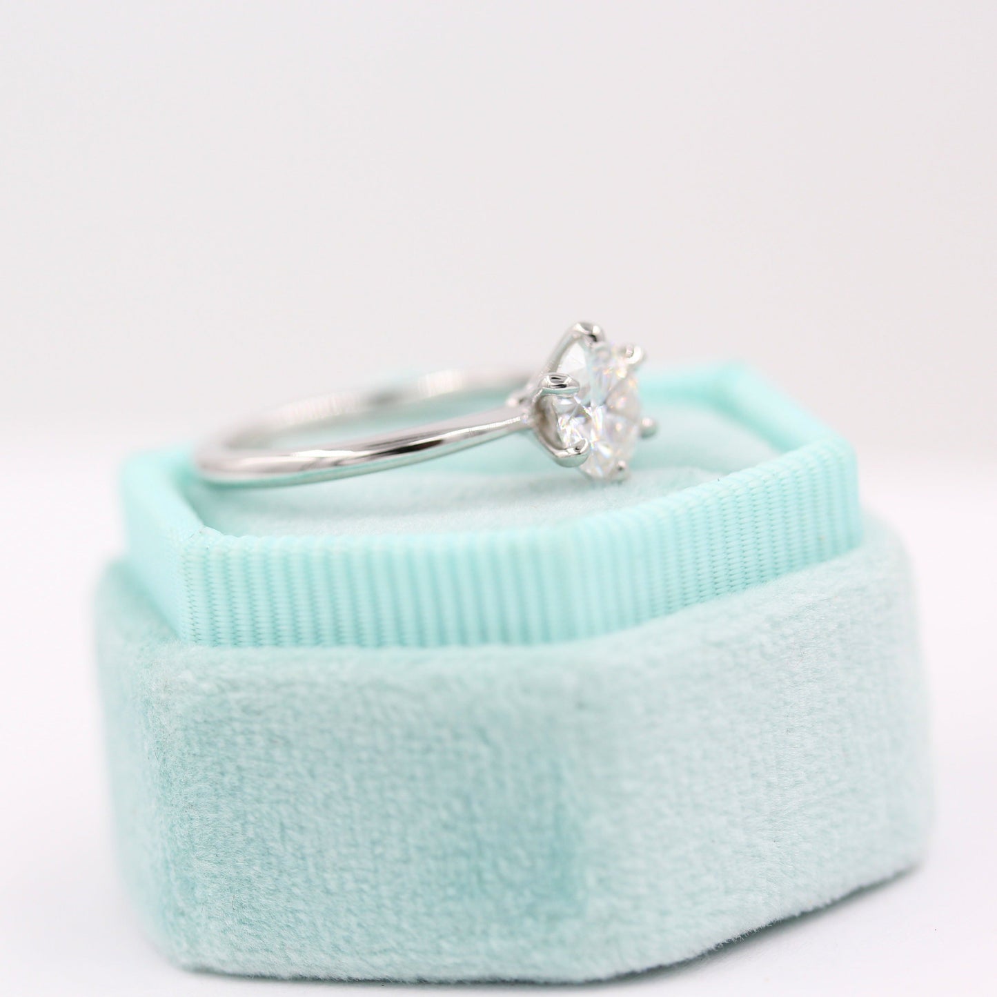 1.0 CT Round Moissanite Diamond Solitaire Engagement Ring