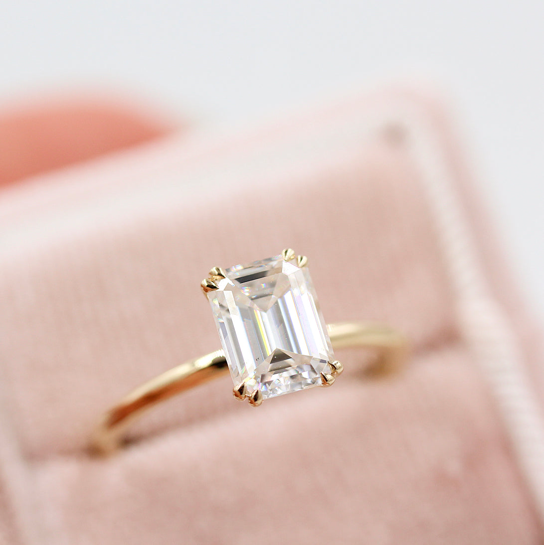 1.55 CT Emerald Moissanite Diamond Solitaire Engagement Ring