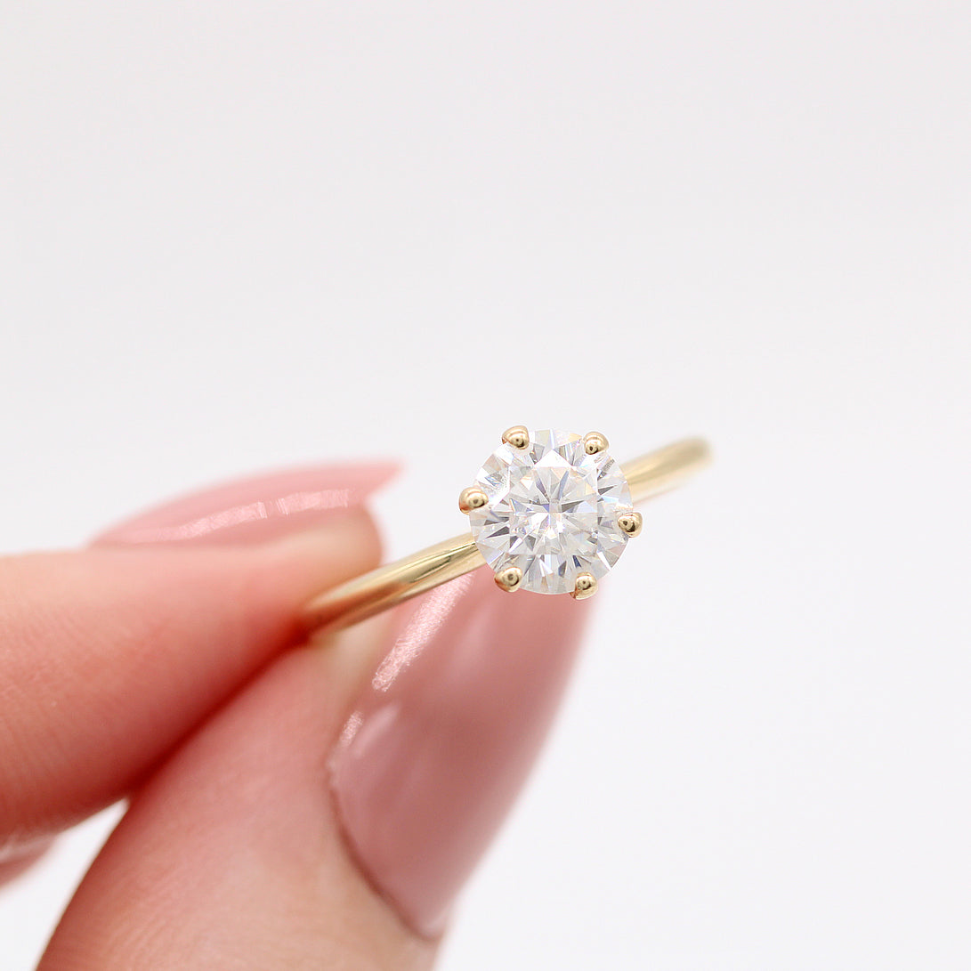 1.0 CT Round Moissanite Diamond Solitaire Engagement Ring