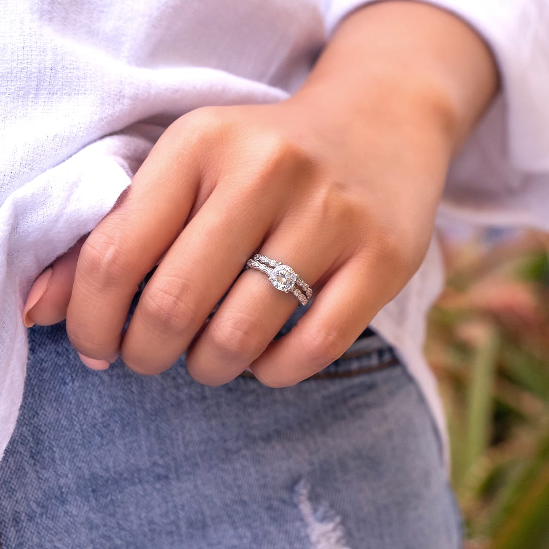 0.16 CT Round Moissanite Diamond Milgrain Wedding Band