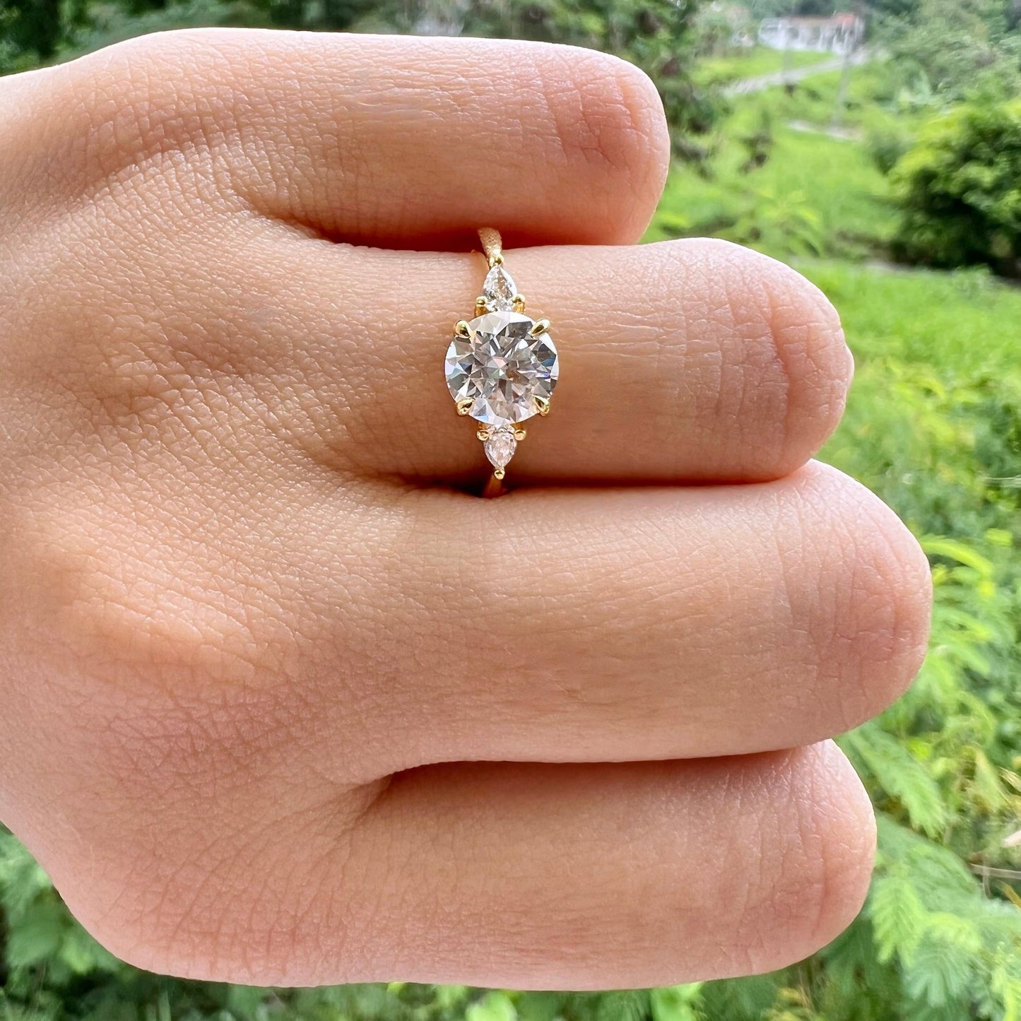 2.65 CT Round Moissanite Diamond Three Stones Engagement Ring