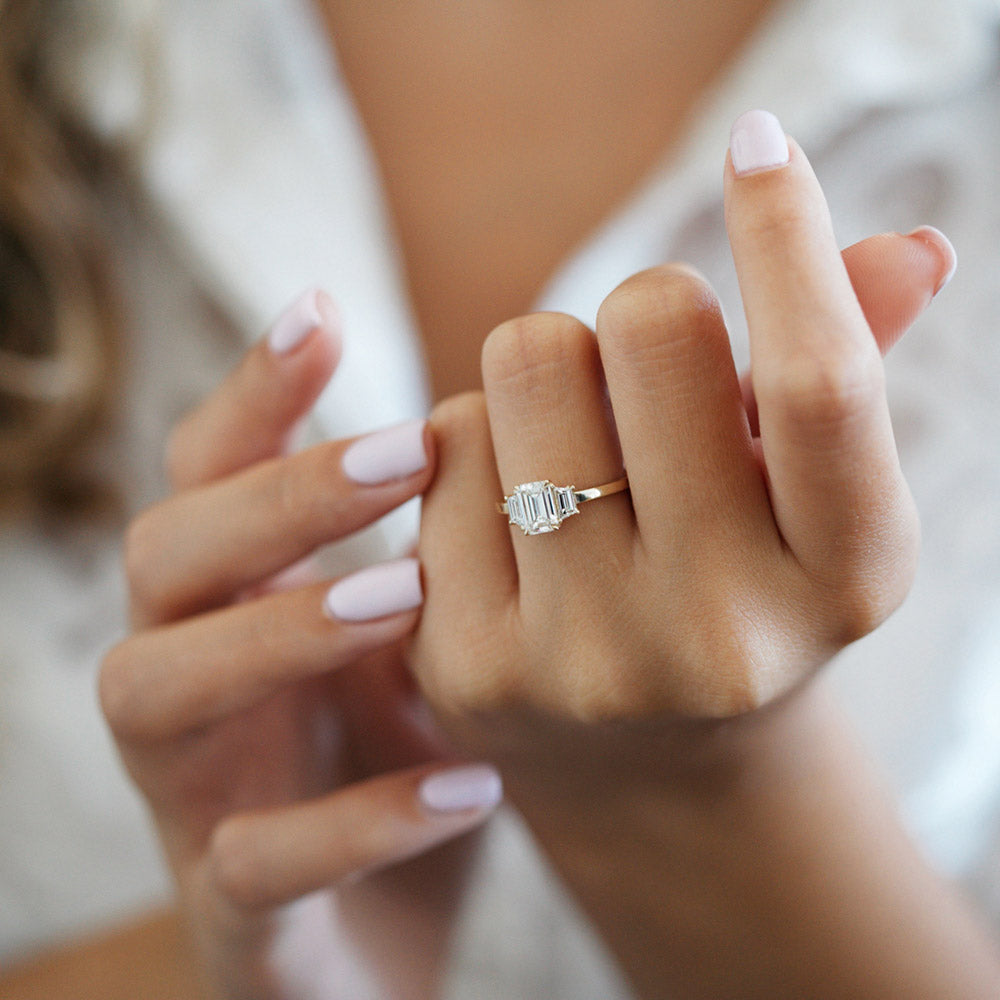 1.0 CT Emerald Moissanite Diamond Three Stones Engagement Ring