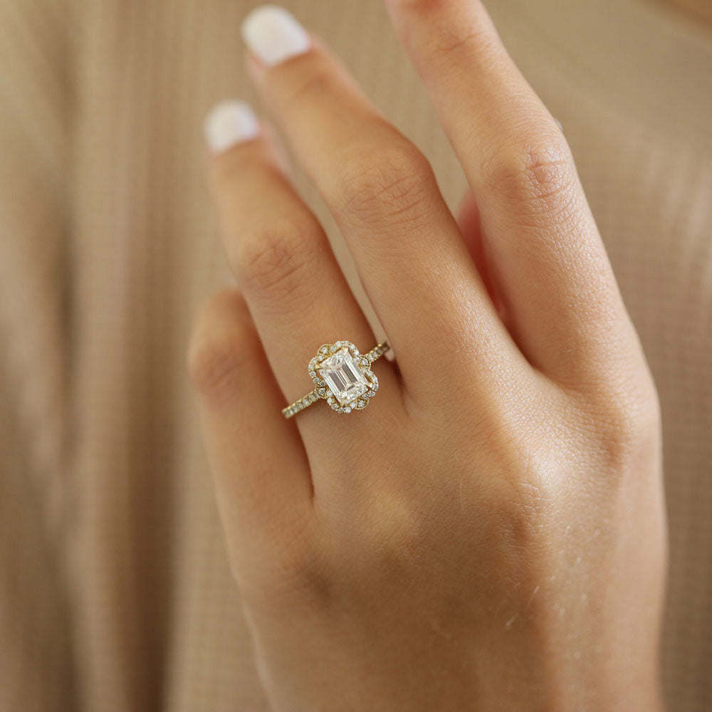 1.55 CT Emerald Moissanite Diamond Cluster Engagement Ring