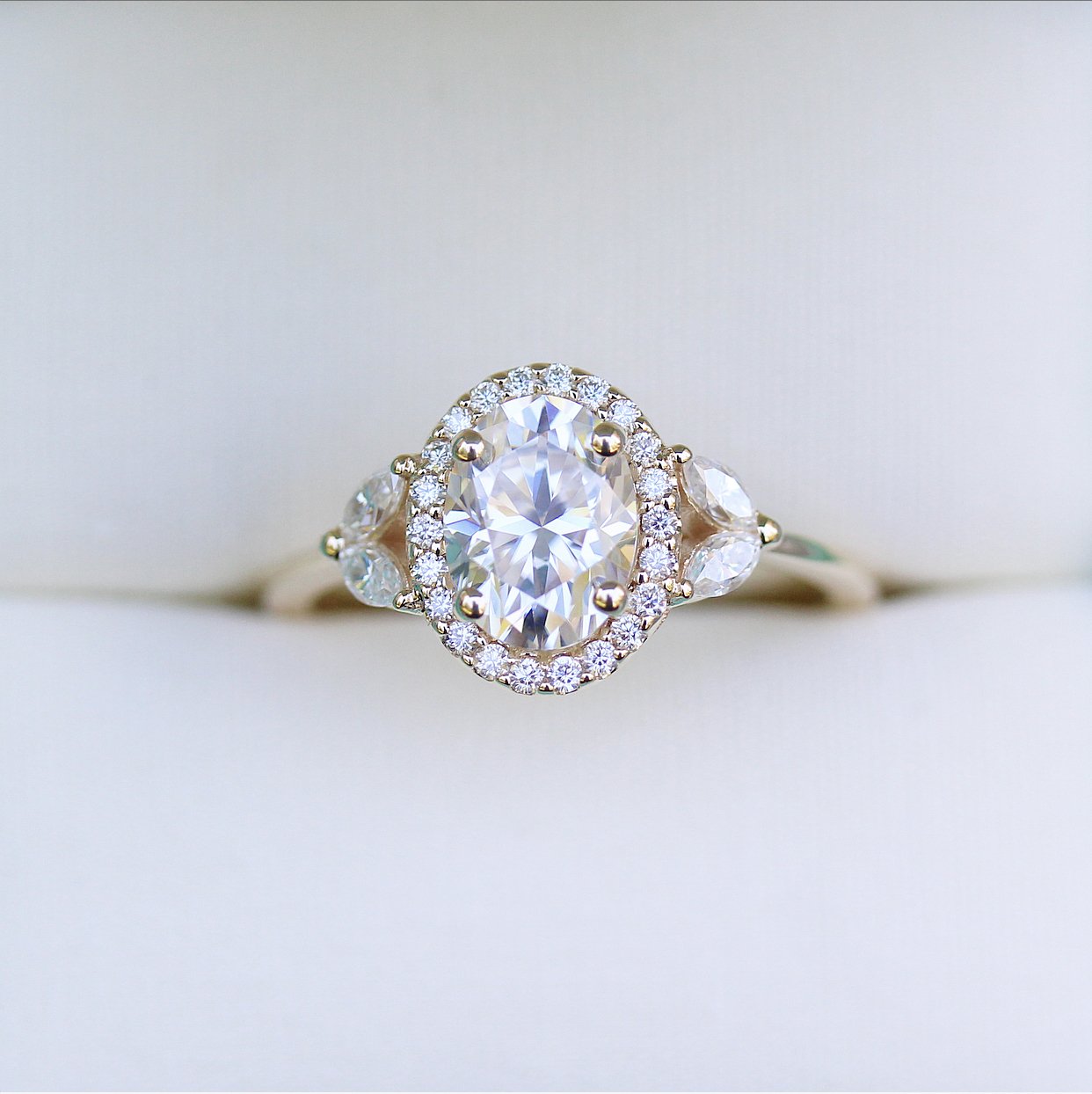 1.33 CT Oval Moissanite Diamond Halo Engagement Ring
