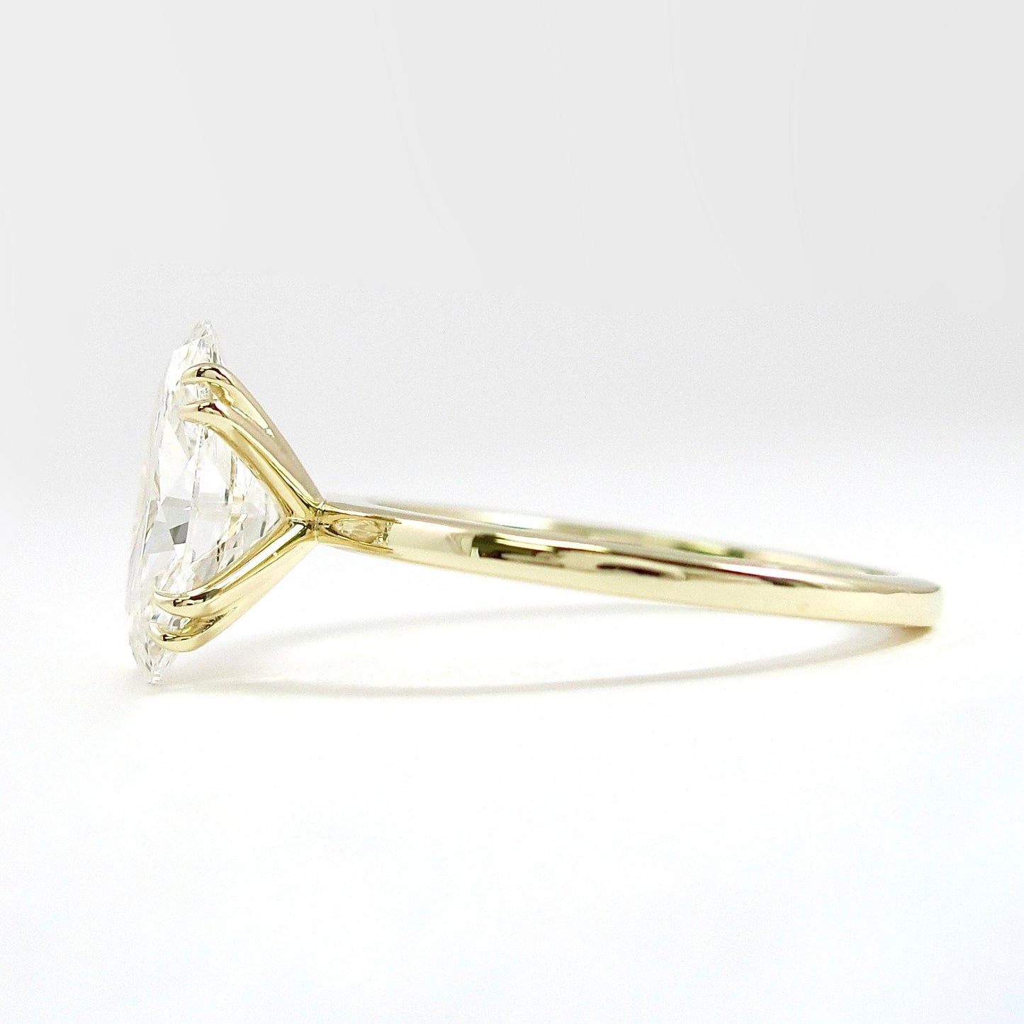 4.0 CT Oval Moissanite Diamond Solitaire Engagement Ring