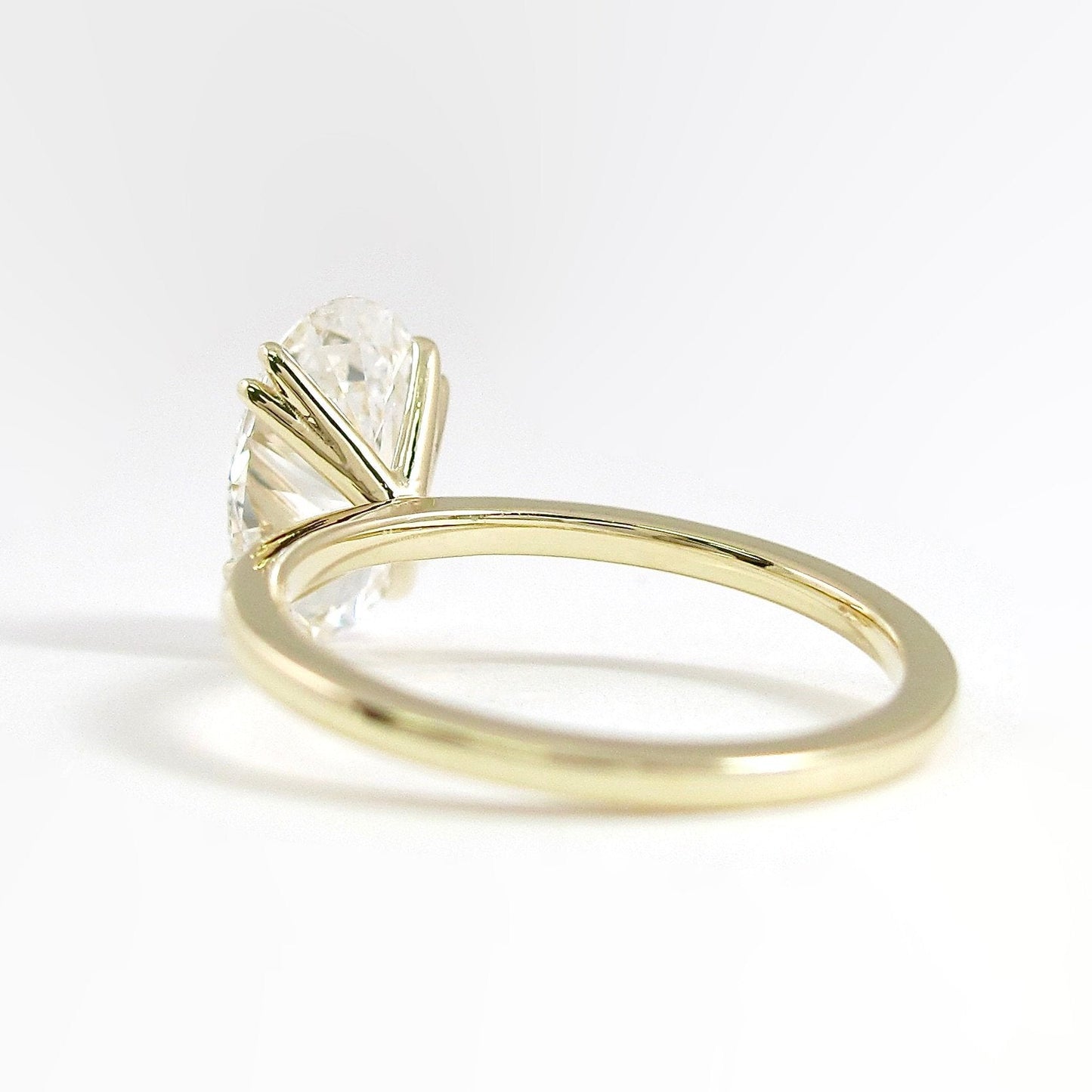 4.0 CT Oval Moissanite Diamond Solitaire Engagement Ring