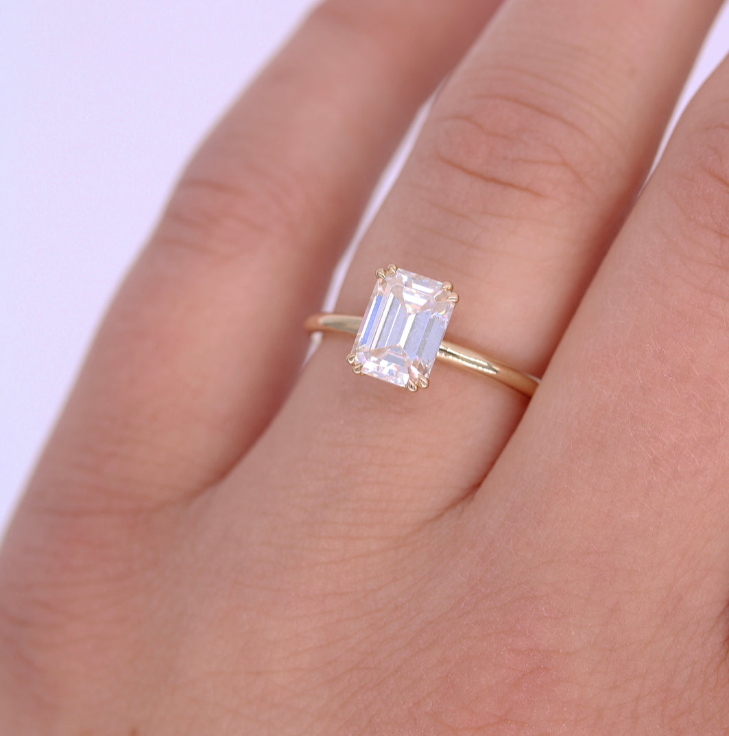 1.55 CT Emerald Moissanite Diamond Solitaire Engagement Ring