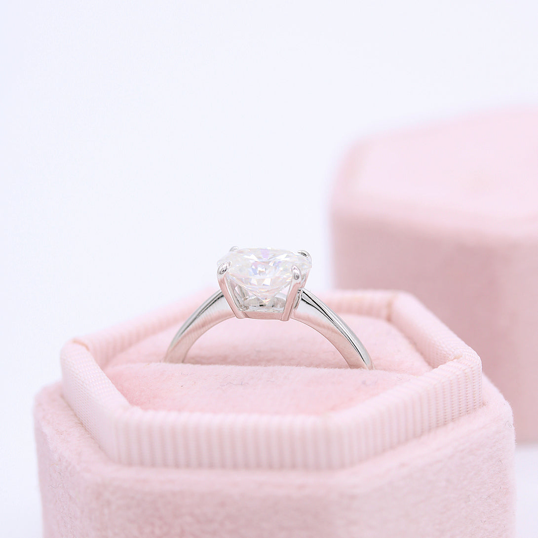 2.0 CT Oval Moissanite Diamond Solitaire Engagement Ring