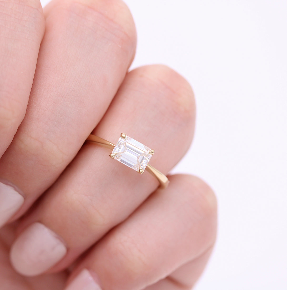 1.55 CT Emerald Moissanite Diamond Solitaire Engagement Ring