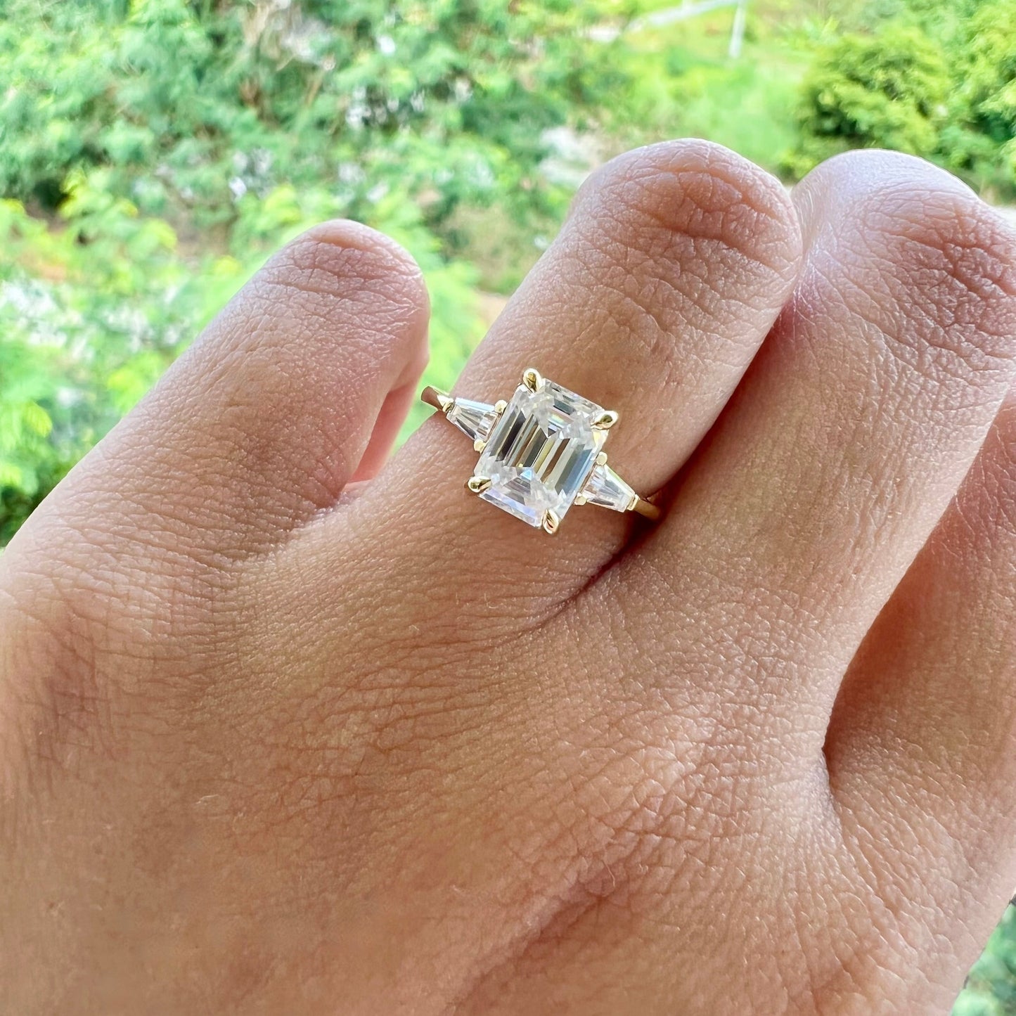 1.9 CT Emerald Moissanite Diamond Three Stones Engagement Ring