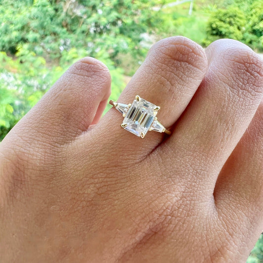 1.9 CT Emerald Moissanite Diamond Three Stones Engagement Ring