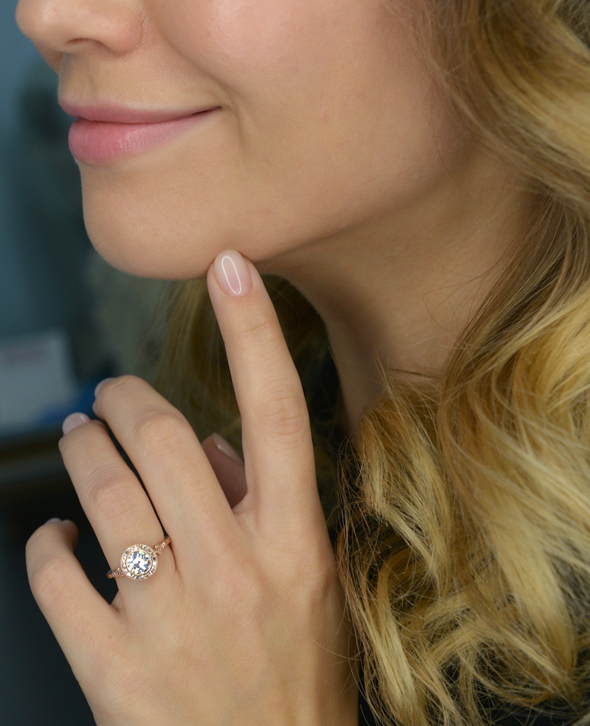 0.7 CT Round Moissanite Diamond Vintage Halo Engagement Ring